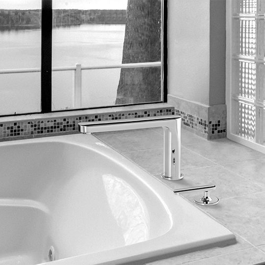 Single-Handle Bathtub Faucet W/Swivel Spout thumbnail 3